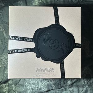 Flowerbomb Viktor&Rolf parfume